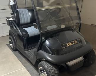 2016 Club Car Front View. Comes with Sand Bottles, Seat Cover, mirrors and more. Lithium Electric.