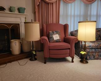 Crocks, matching lamps, 2 matching chairs