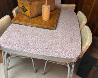1950's vintage dinette set (6 chairs and extra leaf) "Cracked Ice" formica top and aluminum rim with chrome legs