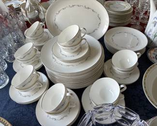 Royal Doulton Coronet Dish Set $ 290.00 - 60 Pcs