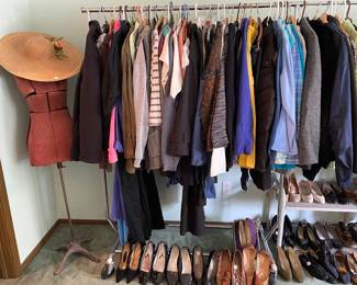 Clothes/shoes