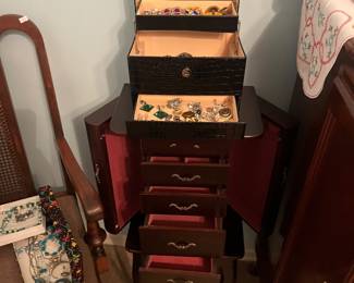 Small jewelry box