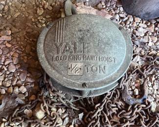 Antique hoist