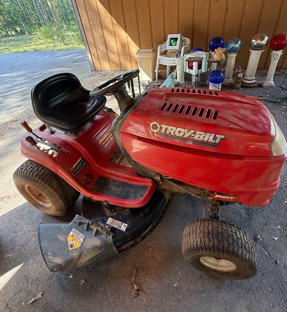 Riding lawnmower