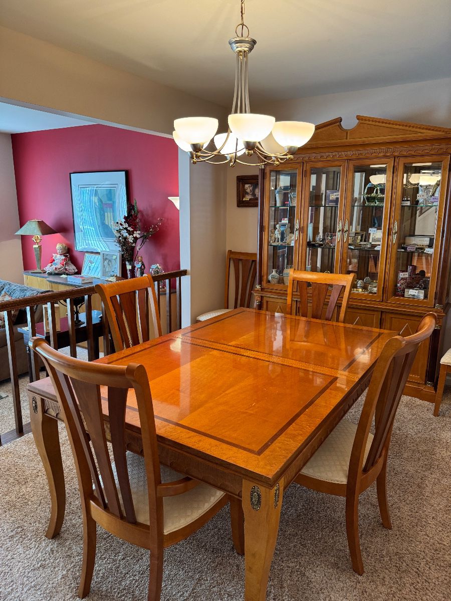 Eight piece dining set by Stanley Furniture
