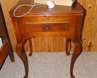 Sewing cabinet, with sewing machine inside