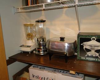 Pair of blenders, and an electric skillet