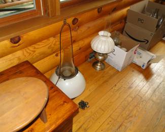 More lamps and things on the floor