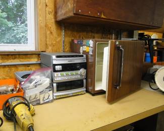 Stereo, and refrigerator