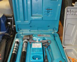Yes, our spelling and capitalization is off.  This here is a drill with batteries, and charger, complete with matching case