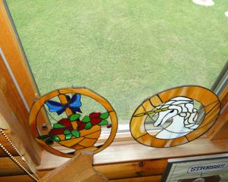 Round stained glass pieces