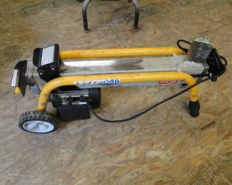 Moveable log splitter