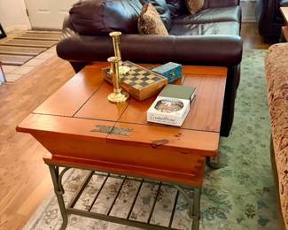 Storage coffee table