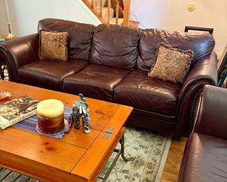 Nice leather furniture 