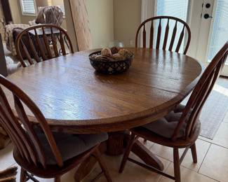 Amish Made Table w 2 leaves