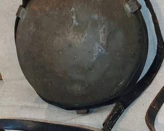 Civil war canteen missing canvas cover- chain & cork