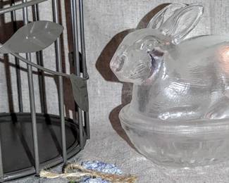 L.E. Smith covered rabbit candy dish