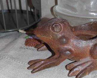 Cast iron frog candle holder