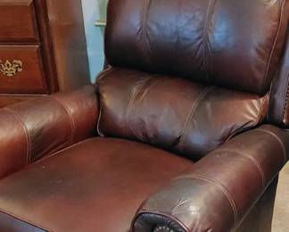 Beautiful high quality leather pushback recliner