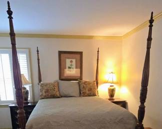 Beautiful 4 poster Rice bed / with steps