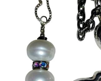 Gorgeous sterling silver necklace with pearls
