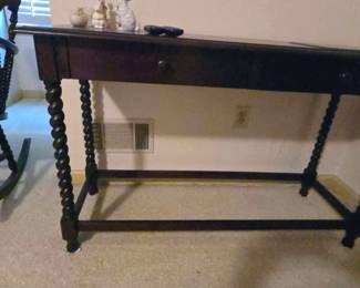 Broyhill Barley Twist Leg table with 4 stretchers