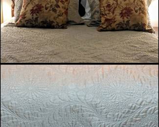 Queen lovely Queen and four poster rice bed