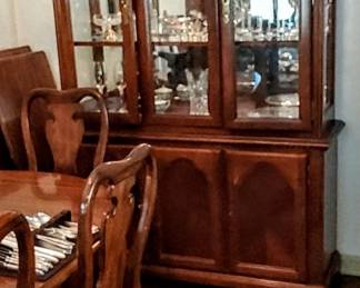 Beautiful Broyhill lighted china cabinet ( table and chairs are sold