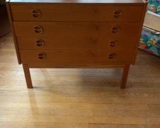 Mid-Century Modern Teak 4-Drawer Chest 32 x 17 x 28