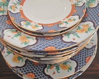 Liling Fine China Imperial Garden Plates with Floral Scalloped Rim Set