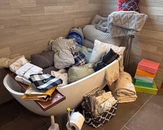 Linens, bathroom accessories