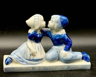 Delft Blue Handmade Holland Kissing Figurine