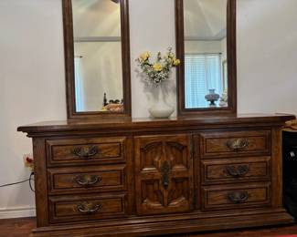 Dresser