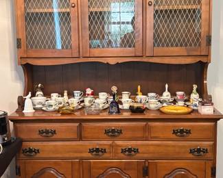 Beautiful Maple Hutch