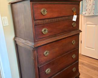 chest of drawers