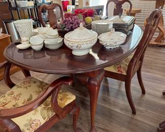 dining table w/6 chairs