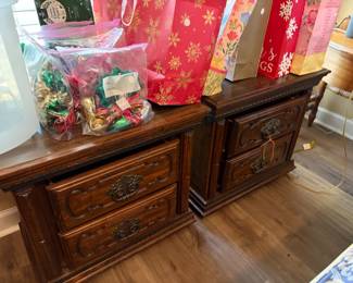 pair night stand/lamp tables