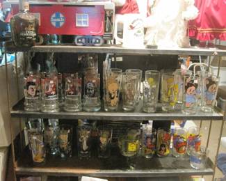 1970's Collectors glasses.. Star Trek.. Looney Toons and more