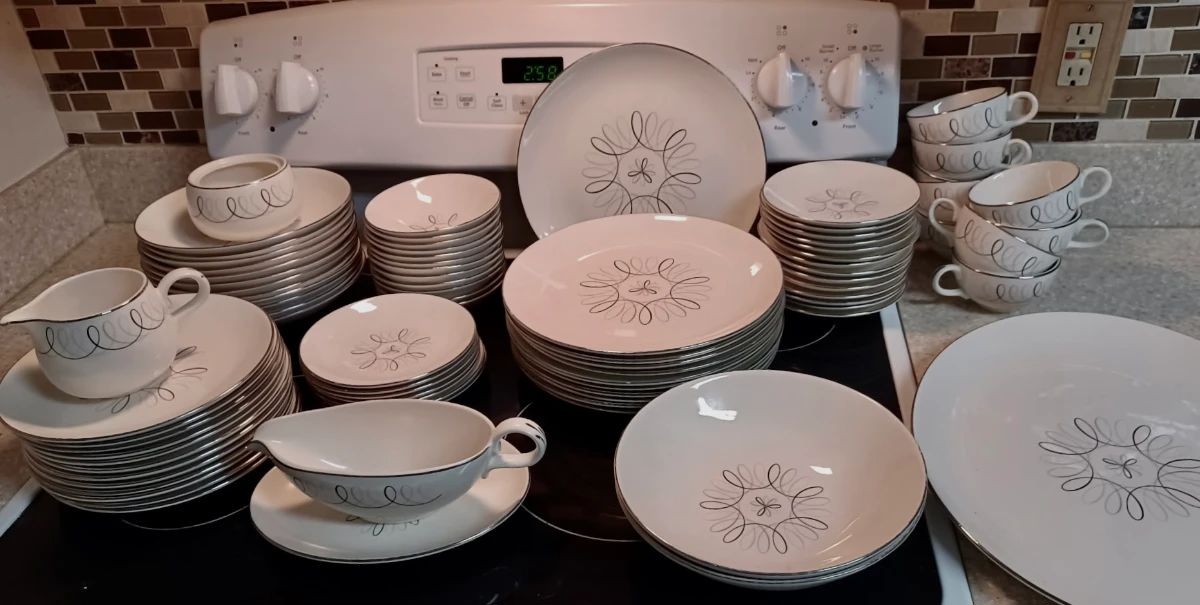 1958 Carousel Sevron china, complete 12-piece set