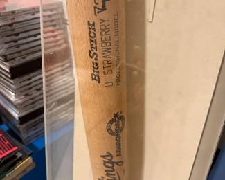 Daryl Strawberry signed baseball bat