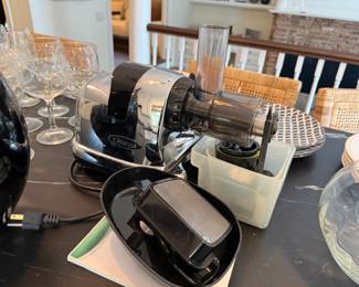 Omega juicer