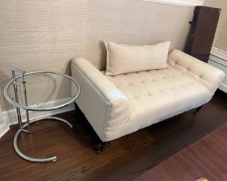 Tufted bench