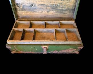 Antique / Vintage Fishing Tackle Box Has one tray inside
