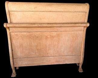 Sleigh bed