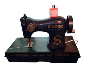 Vintage Singer Toy Sewing Machine: Retro Child's Collectible, Made in England