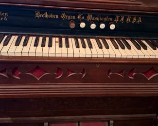 BEETHOVEN PIANO ORGAN CO - ORGAN / HARMONIUM 1890S