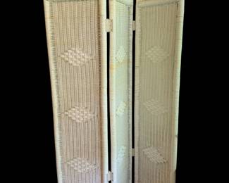 Vintage wicker screen