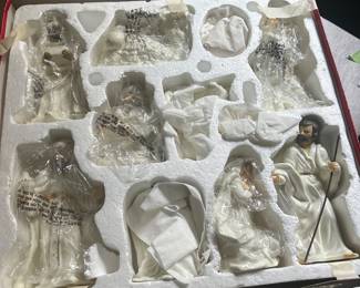 Grandeur Noel White Porcelain Nativity