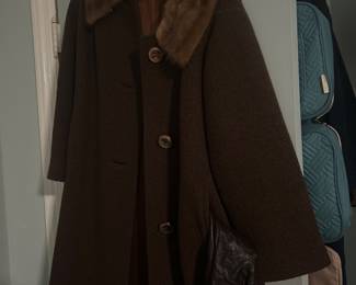 Vintage coat with fur