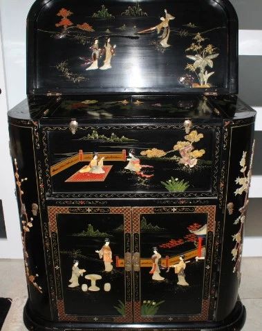 Asian Black Lacquer Mother of Pearl Figurines Decorated Multi Compartment Bar